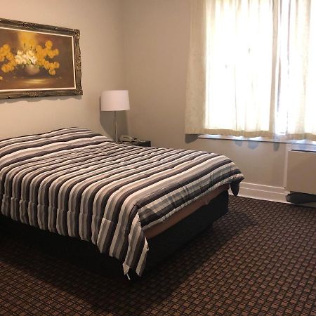 Royal Hotel Flin Flon Eksteriør billede